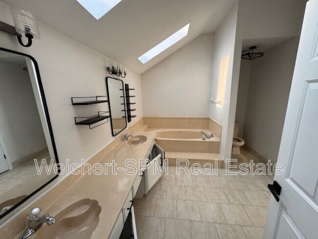 Building Photo - 6353 Thistle Point