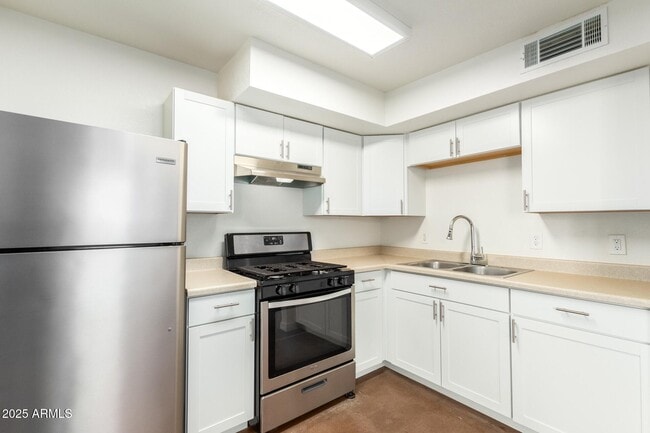 Primary Photo - 616 S Bellview