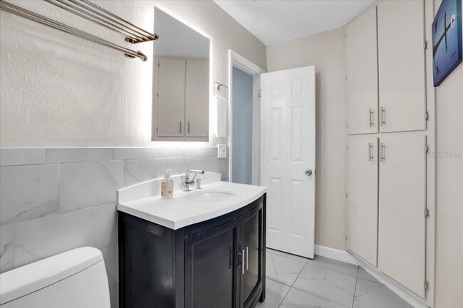 Building Photo - 101 Pompano Dr SE