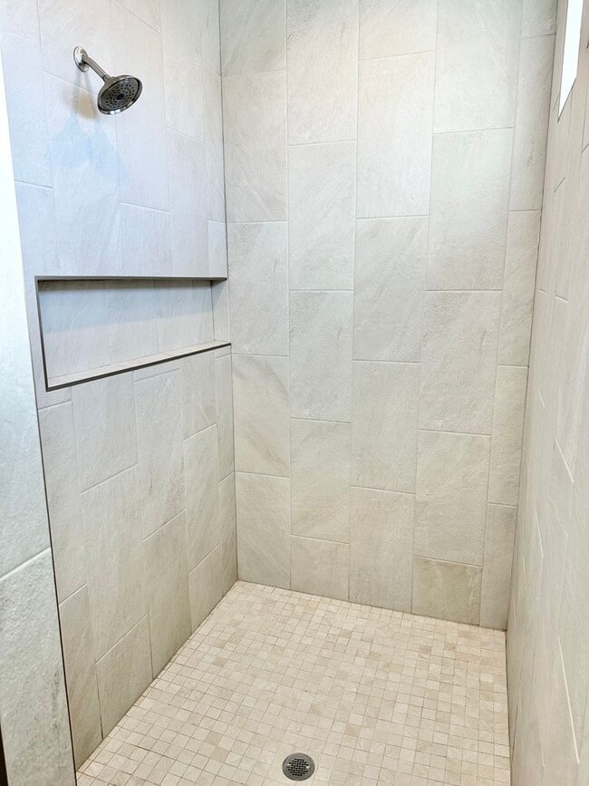 Building Photo - 4 Bed Desert Color Home!