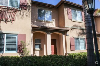 Building Photo - Murrieta 2 Bedroom Townhome + Office, Loft...