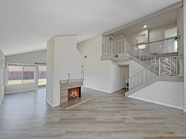 Building Photo - Spacious 4B/3BA Rancho Bernardo Home with ...