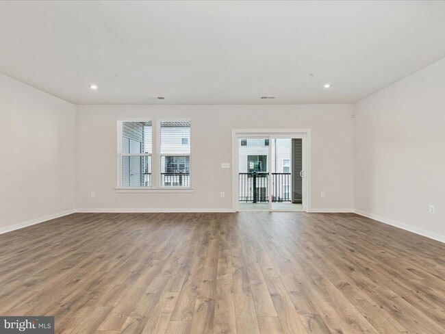 Building Photo - 44485 Wolfhound Sq