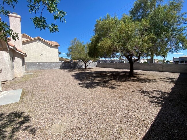 Building Photo - 3 bed, 2.5 bath, 3 car garage home in Nort...