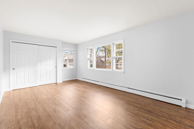 Building Photo - 70 2nd Ave