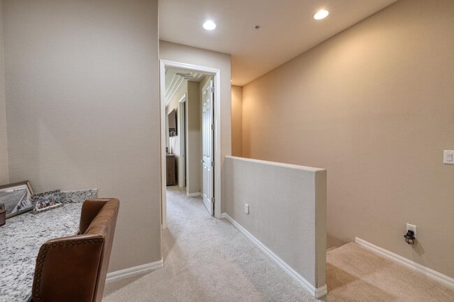 Building Photo - ? Stylish 2BR/2BA Townhouse in Resort-Style Community | Available July 2025 – April 2026 | 30-Nig...