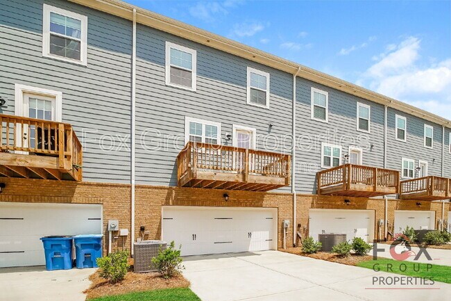 Building Photo - 7109 Brookview Ln