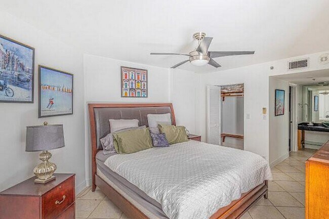 Building Photo - 6767 Collins Ave