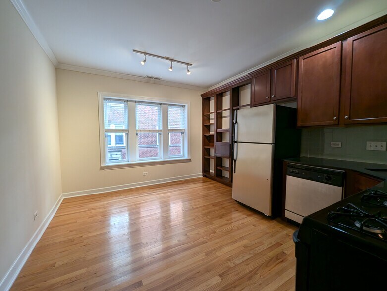 Building Photo - 3246 N Clifton Ave