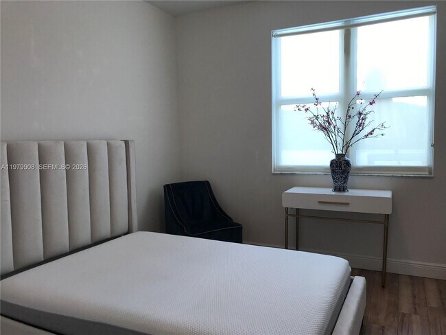 Building Photo - 7900 Harbor Island Dr