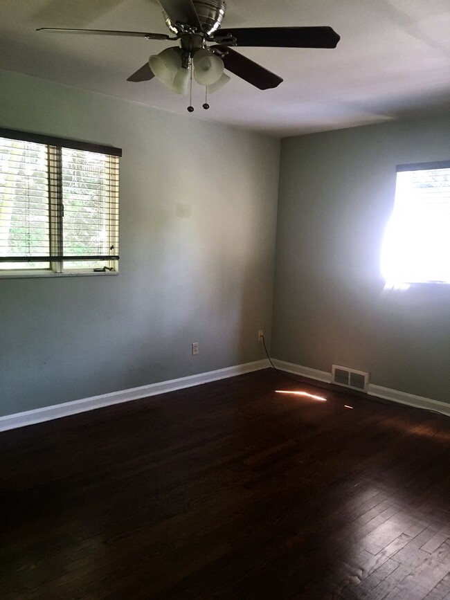 Building Photo - 1470 Mohican Dr