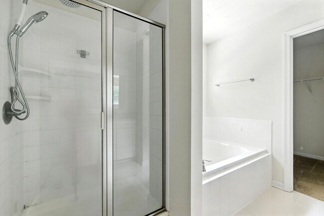 Building Photo - 8120 Fairmont Dr