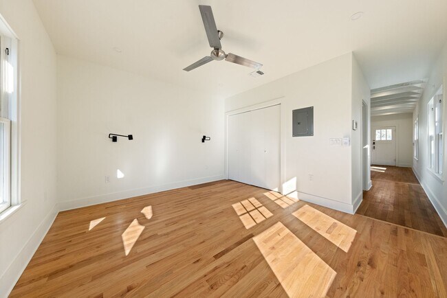 Building Photo - RECENTLY RENOVATED CHARMING 1/1 DUPLEX IN THE HAPPENING HISTORIC DISTRICT OF DIGNOWITY HILL