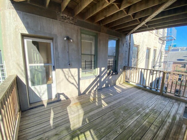 Building Photo - 55 Bright St