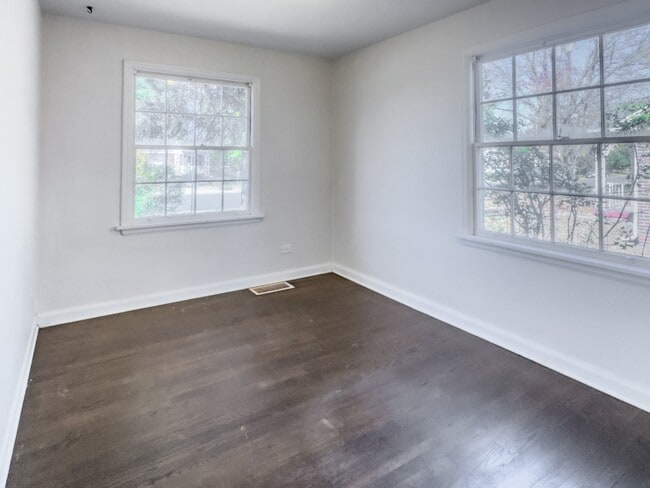 Building Photo - Spacious 5-Bedroom Gem on Locust Street – 2,053 Sq. Ft. of Comfort in Denver's Heart!