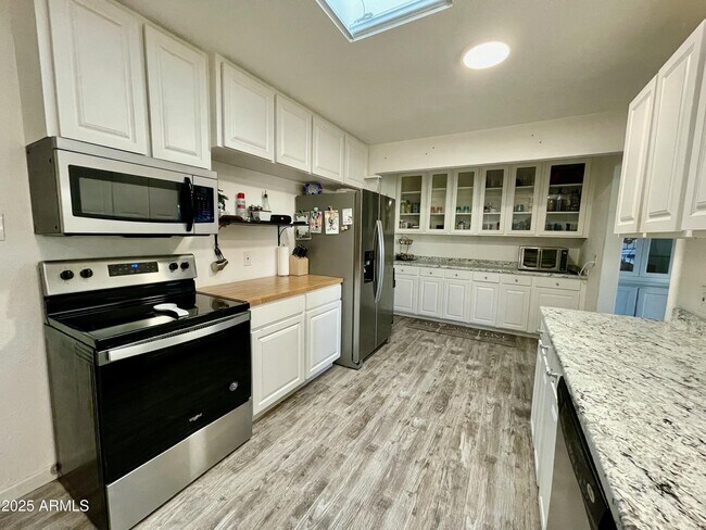 Building Photo - 1100 N Brown Ave