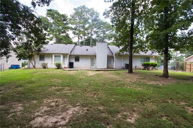 Building Photo - 2421 Sherrie Ln SW