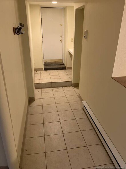 Building Photo - 95 Gordon St