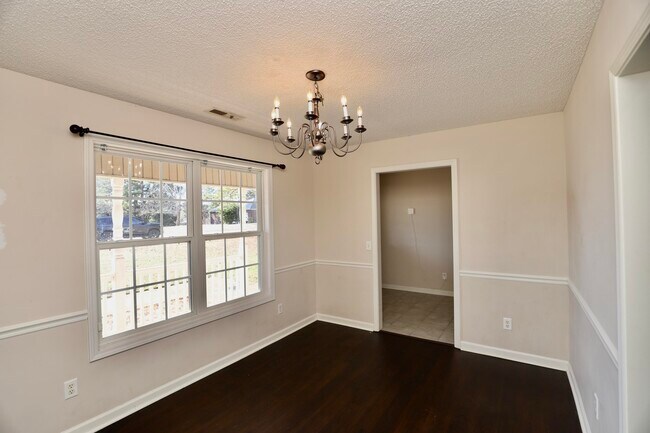 Building Photo - 2605 Turningleaf Ln