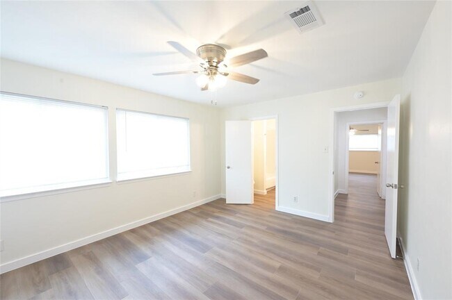 Building Photo - 7403 Ferndale Cir