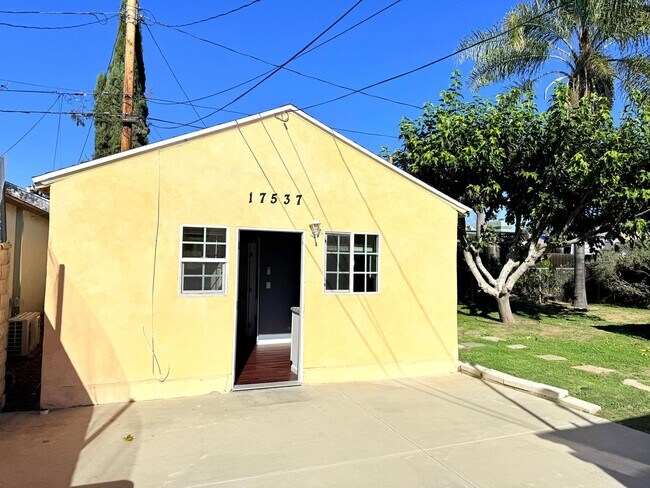 Building Photo - 17535-17537 Baltar Street