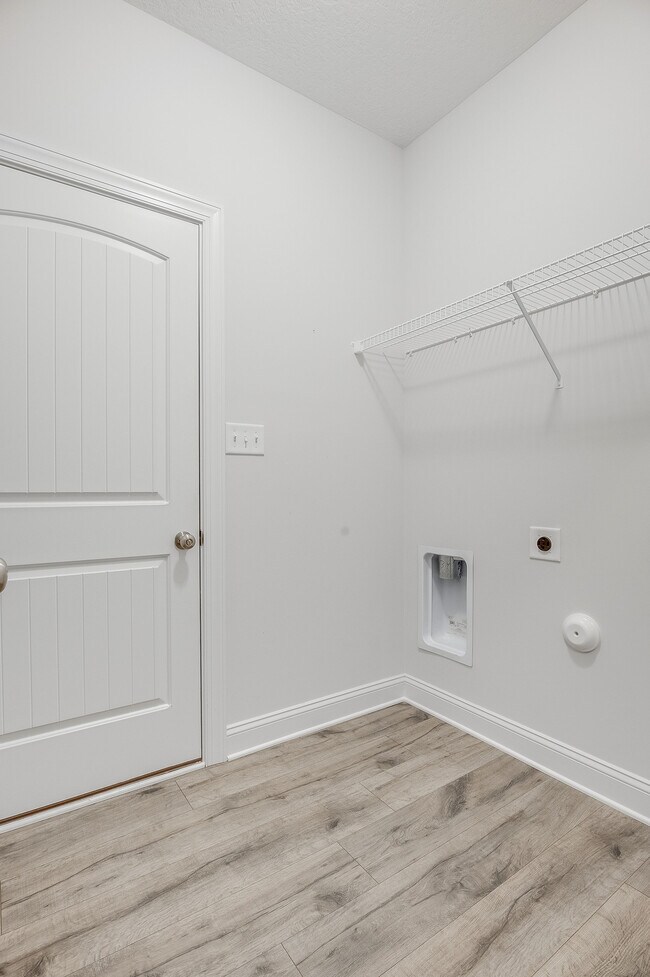 Building Photo - 917 Uplands Ln