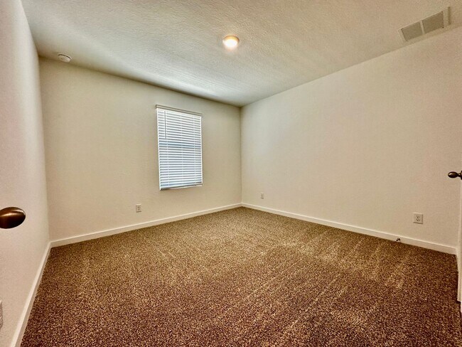 Building Photo - 4 Bedroom New Build