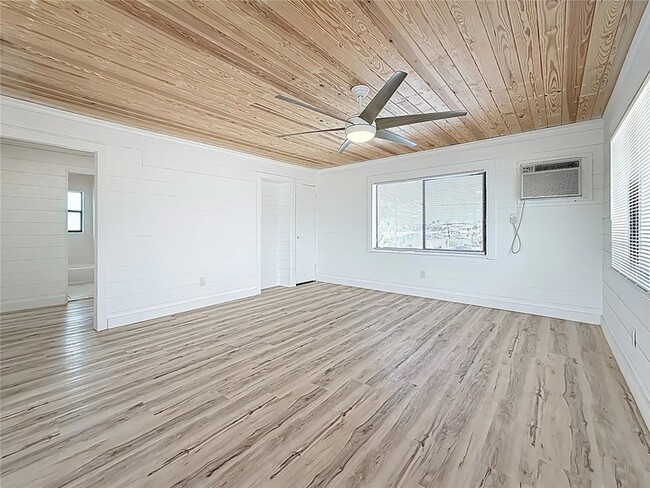Building Photo - 497 Normandy Rd