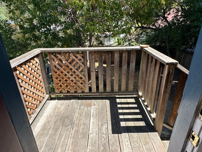 Building Photo - Great Home Located in the Pill Hill Neighborhood