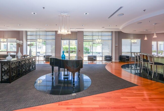 Building Photo - 711 Cosmopolitan Dr NE