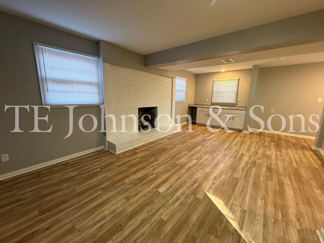 Building Photo - 3826 Barkwood Dr