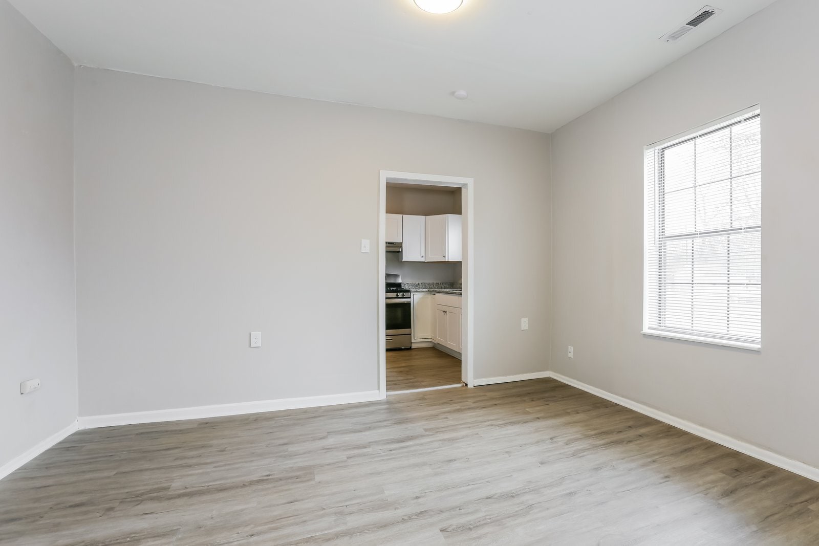 Building Photo - 524 W 35th St