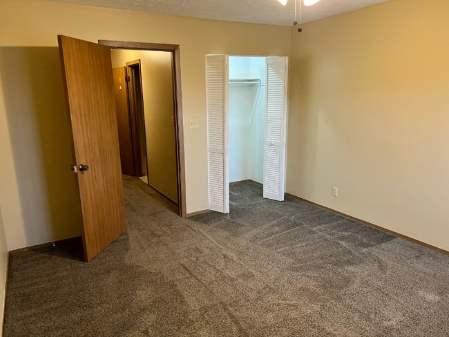Building Photo - 1616 Spring Valley Dr