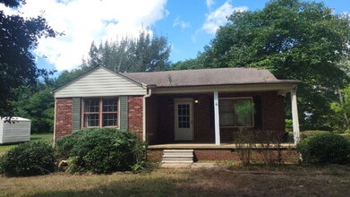 Building Photo - "Charming 3-Bed Retreat with Gleaming Hard...
