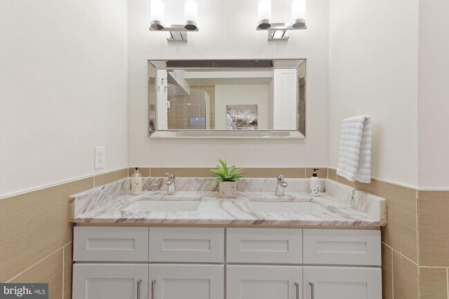 Building Photo - 2140 Wisconsin Ave NW