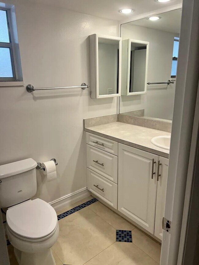 Building Photo - 403 NW 68th Ave