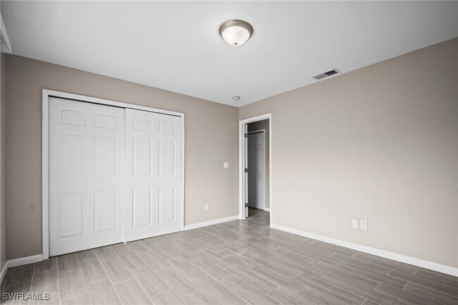 Building Photo - 1413 SE 23rd Pl