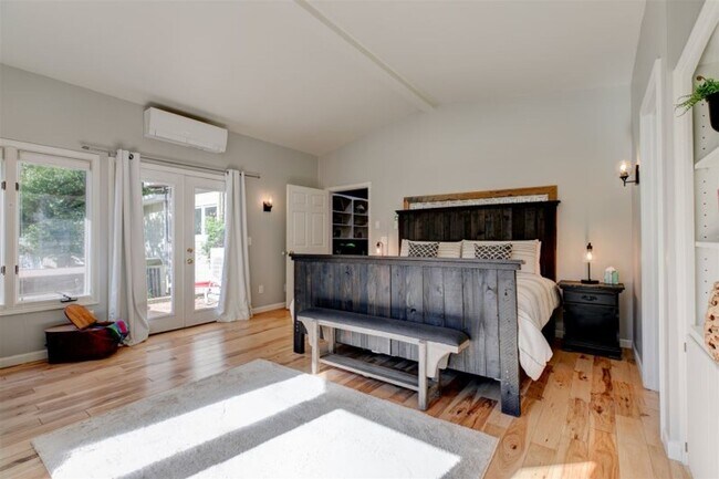 Building Photo - Beautifully Renovated 5 Bedroom Farmhouse outside of Newberg