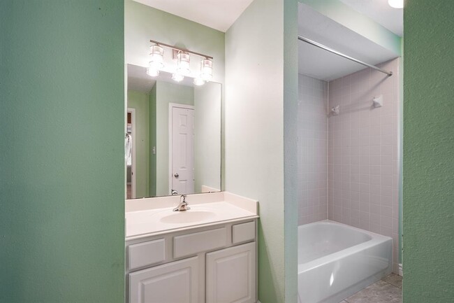 Building Photo - 5914 Shadow Creek Ct