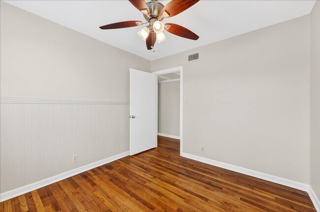 Building Photo - 929 Ashland Dr