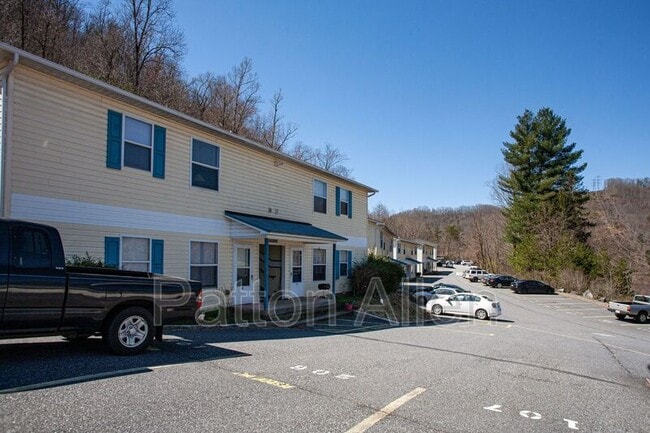 Building Photo - 121 Citadel Dr