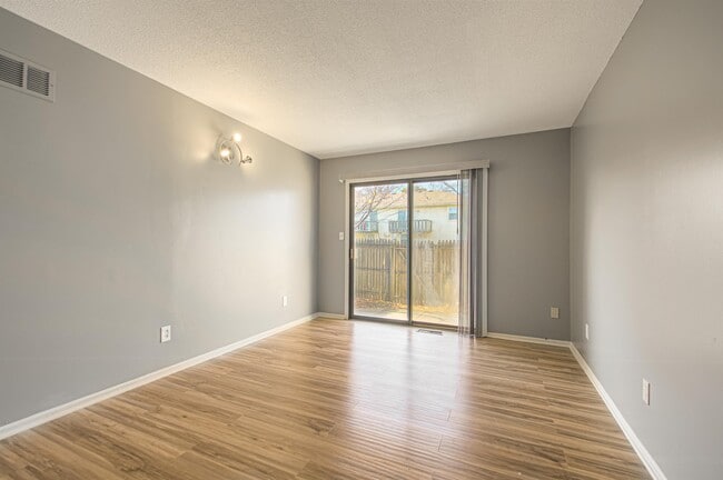 Building Photo - 8011 E 130th Ct