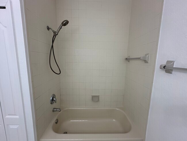 Building Photo - 2650 SE 16th Ter