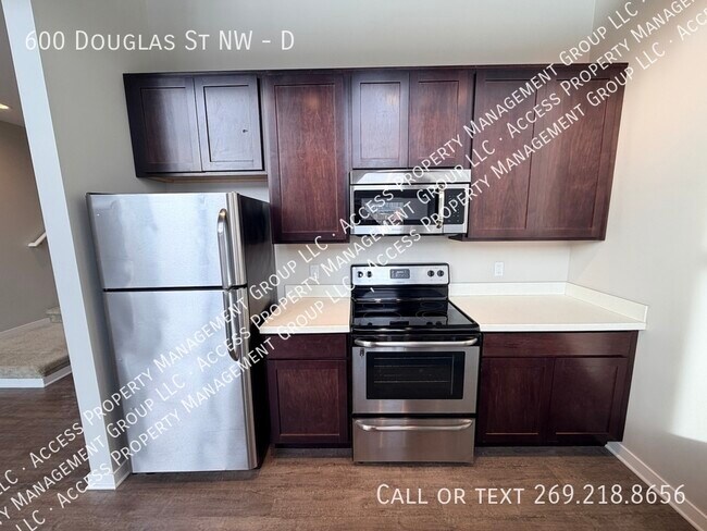 Building Photo - 600 Douglas St NW