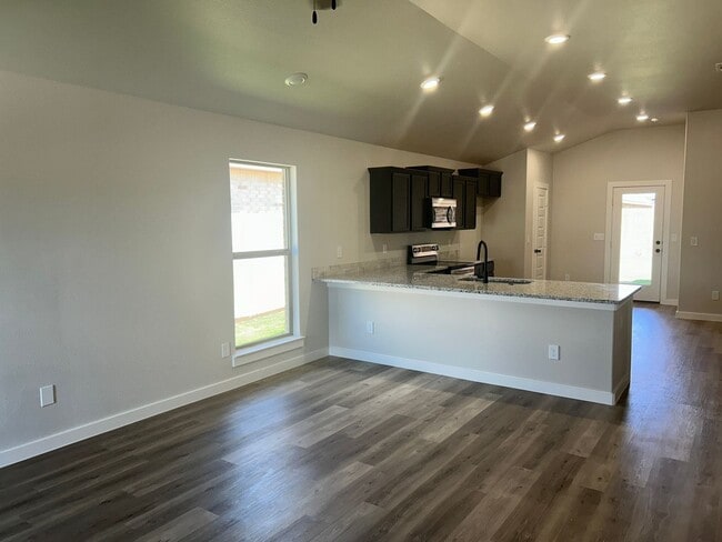 Building Photo - 3 bed 2 bath - Frenship ISD