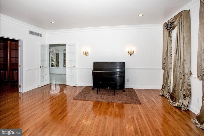 Building Photo - 189 Christopher Dr