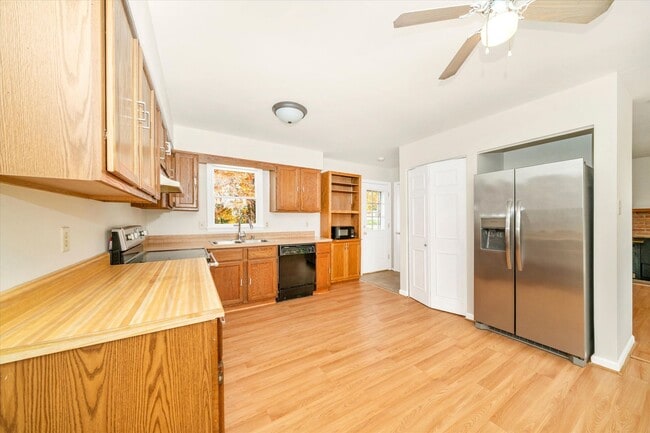 Building Photo - New Market Rental