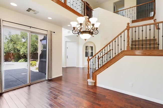 Building Photo - Summerlin Vistas Pool Home w/ Bed and Bath...