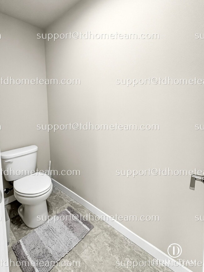 Building Photo - "Spacious 4-Bedroom Auburn Retreat with Scenic Views, Gleaming Hardwood Floors, and 3.5 Baths!"