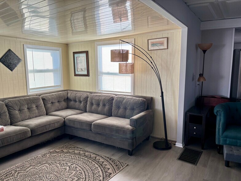 Building Photo - 3017 Saralake Blvd